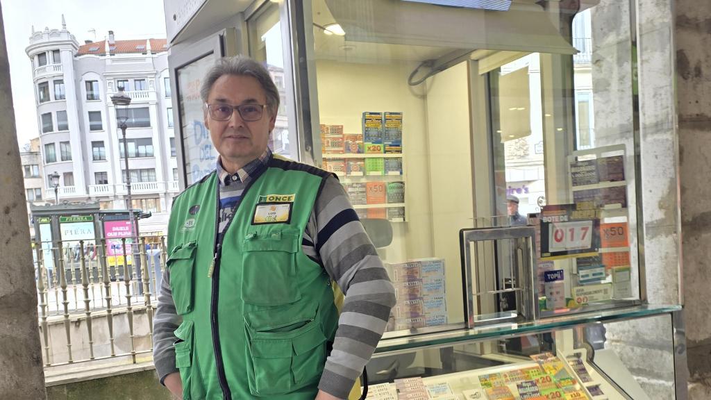 Luis Ángel González Torres, vendedor de la ONCE
