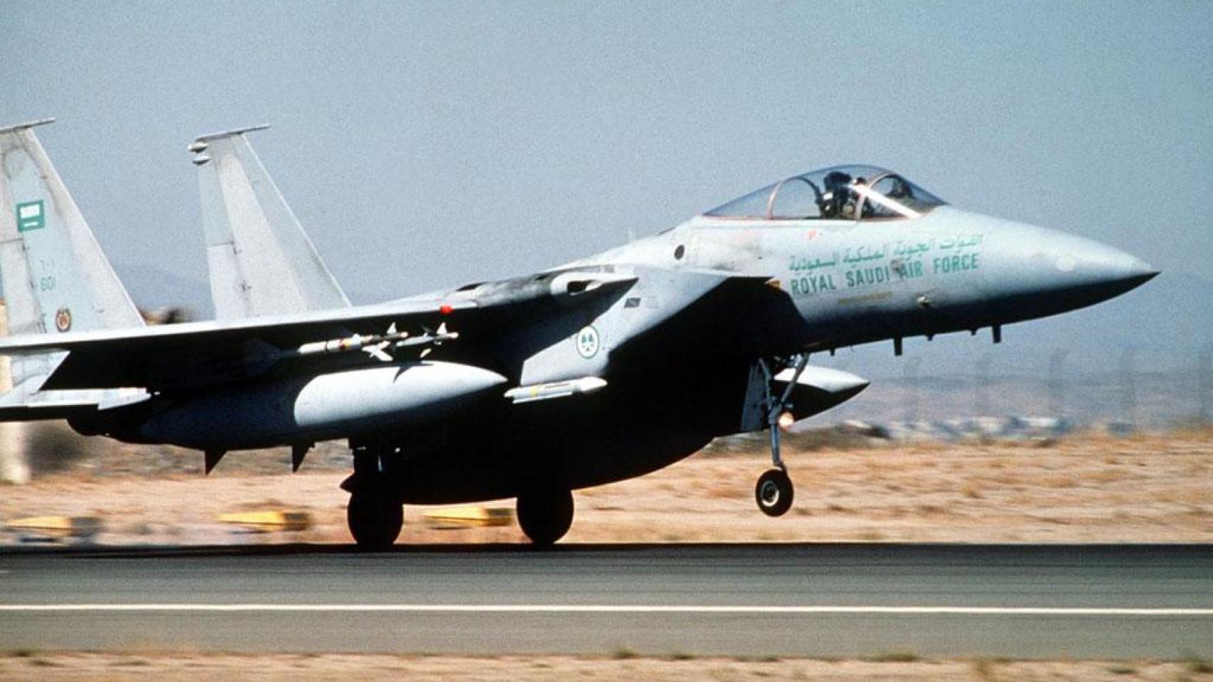 Avión de combate Boeing F-15 de la Real Fuerza Aérea Saudí (RSAF).