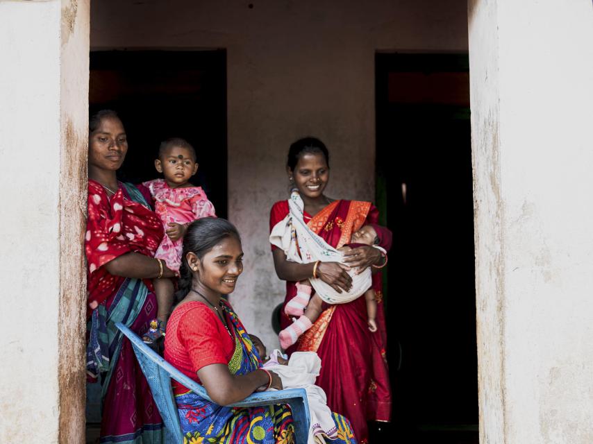 Algunas menores rescatadas de los matrimonios forzosos se dedican a dar charlas a menores y familias, convirtiéndose así en referentes para otras niñas.