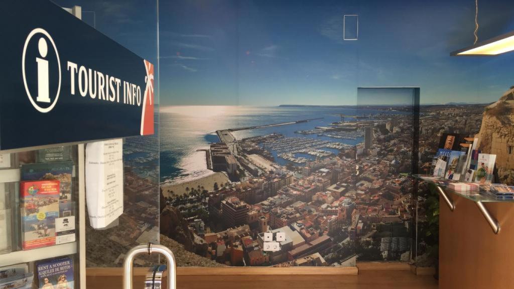 Oficina de Turismo del Ayuntamiento de Alicante.