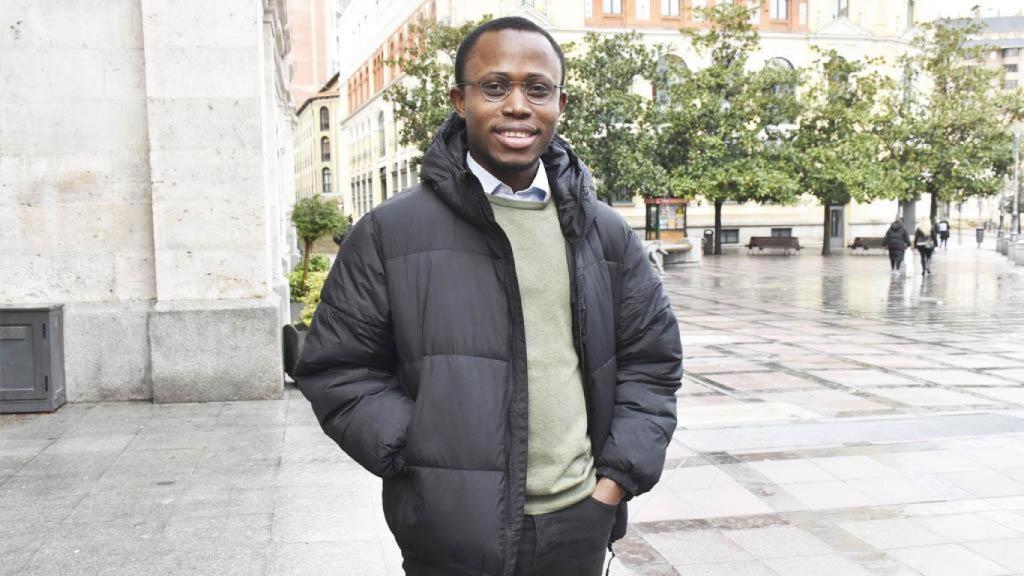 Cyprian Okpowe posando para EL ESPAÑOL de Castilla y León.