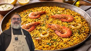 Fray Ángel, fraile cocinero, en un montaje de El Español