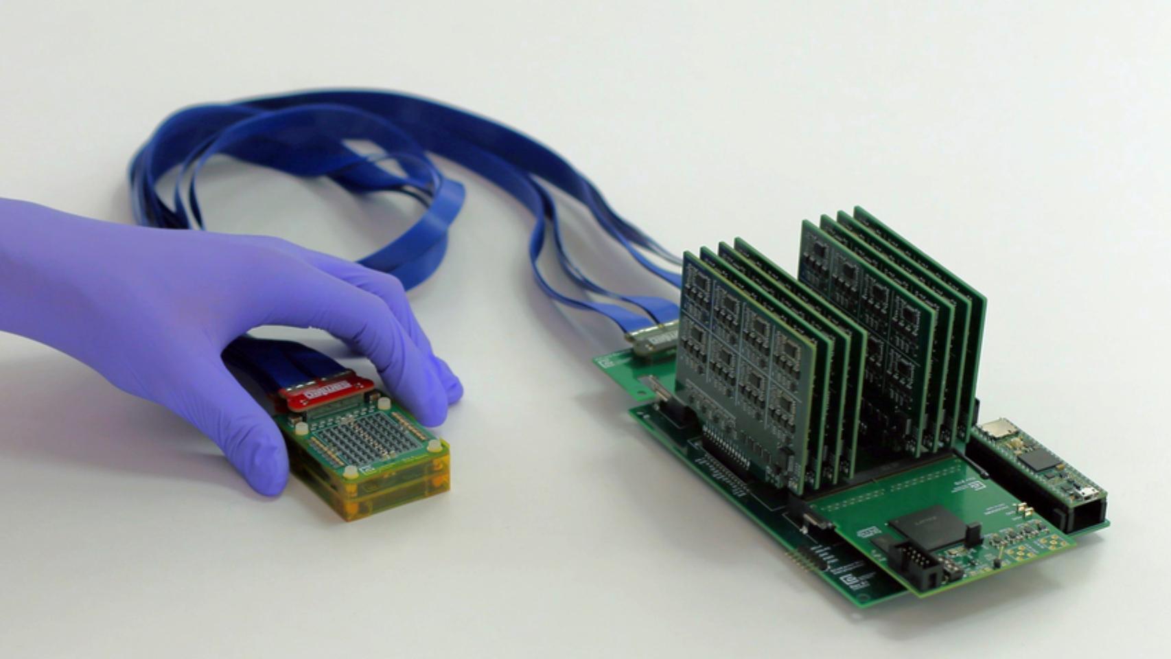 El sensor de ultrasonido portátil para detectar el cáncer de mama.