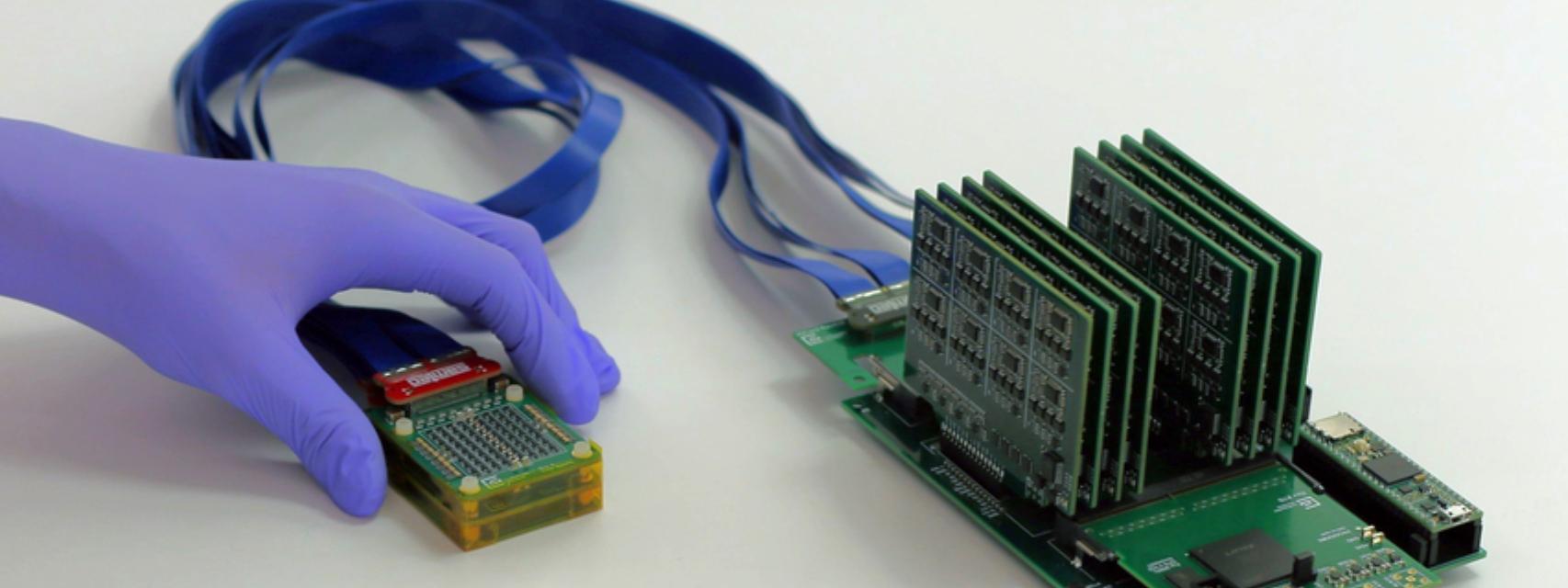 El sensor de ultrasonido portátil para detectar el cáncer de mama.