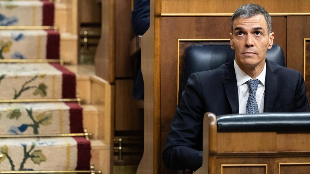 El presidente del Gobierno, Pedro Sánchez, sentado en el Congreso de los Diputados.