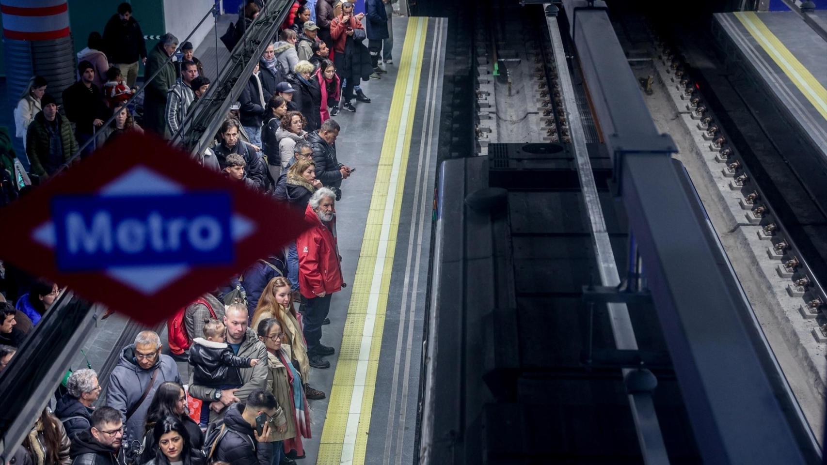 Imagen de archivo de un andén del Metro de Madrid.