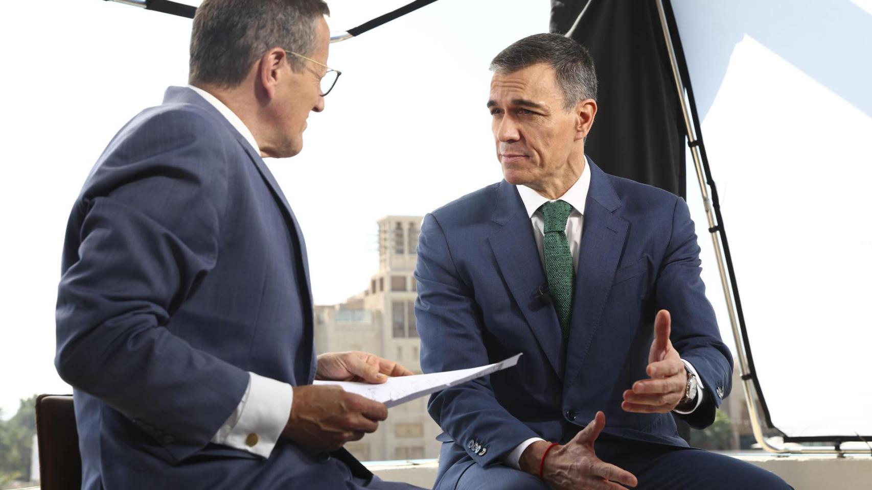 Pedro Sánchez este jueves durante una entrevista con la CNN en el marco de la Cumbre de Gobiernos de Dubái.