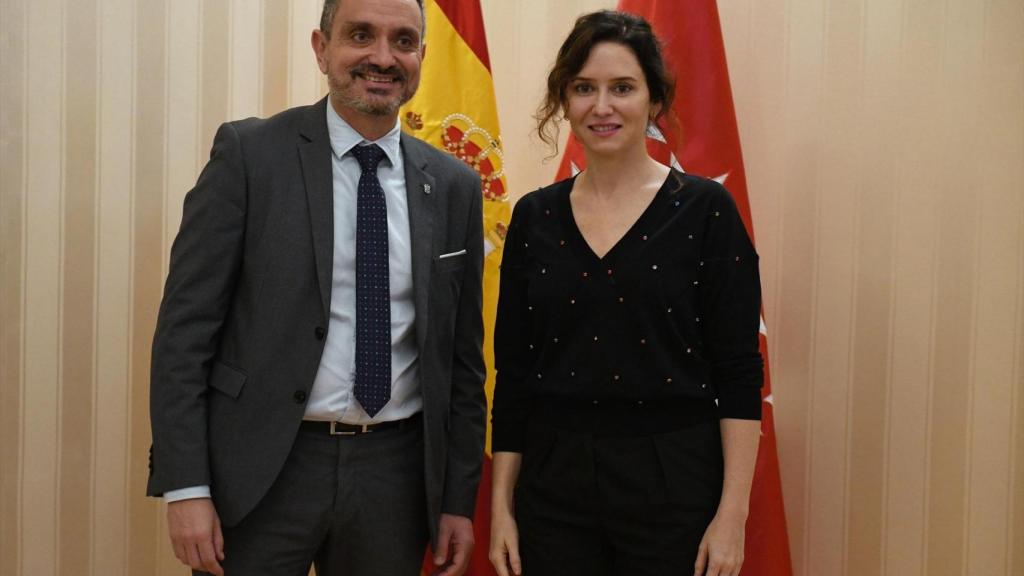 La presidenta de la Comunidad de Madrid, Isabel Díaz Ayuso, y el alcalde de Móstoles, Manuel Bautista