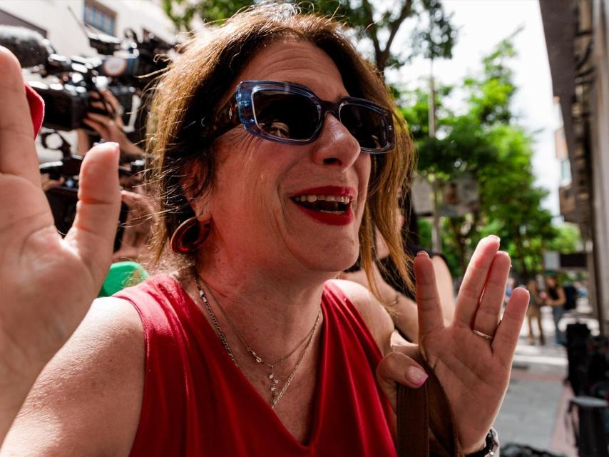 La 'fontanera' del PSOE, Leire Díez, a su llegada a la sede del PSOE en Ferraz en junio.