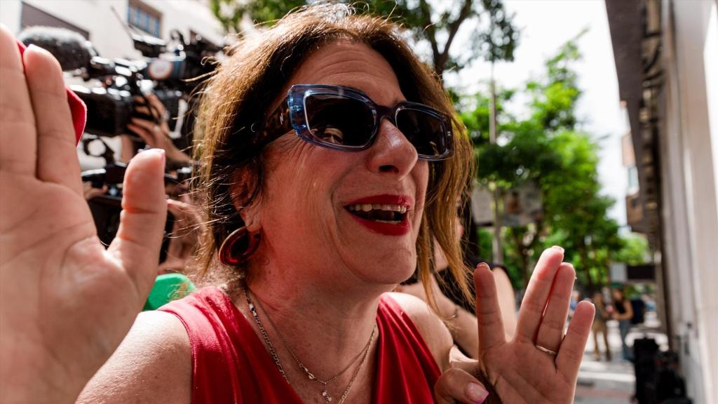 La 'fontanera' del PSOE, Leire Díez, a su llegada a la sede del PSOE en Ferraz en junio.