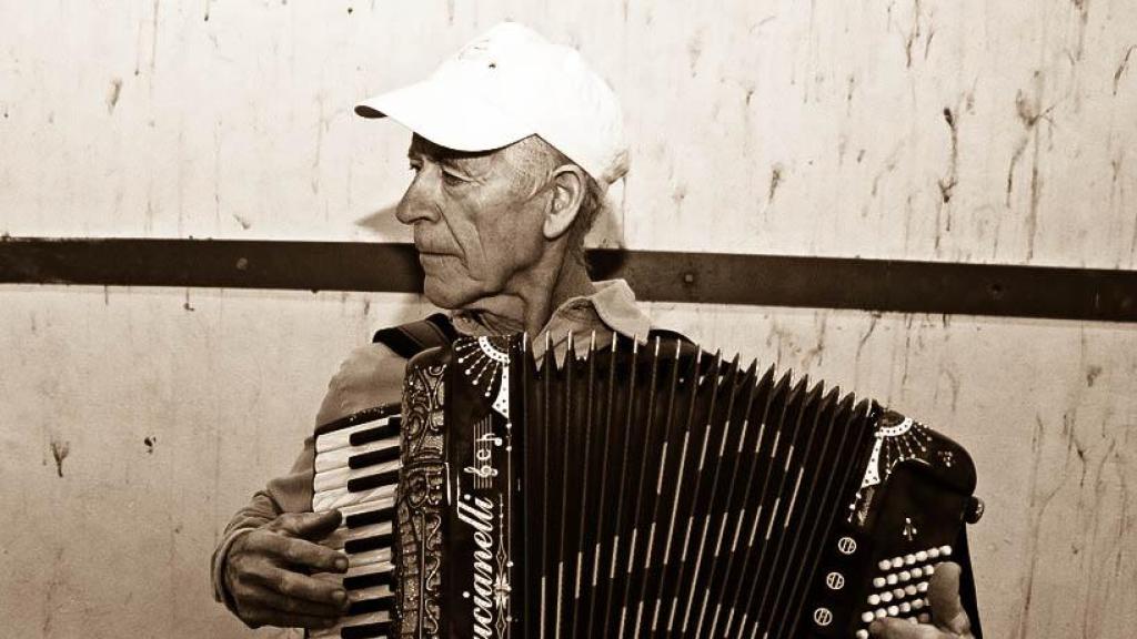 Jesús 'el Calahorra' con su acordeón