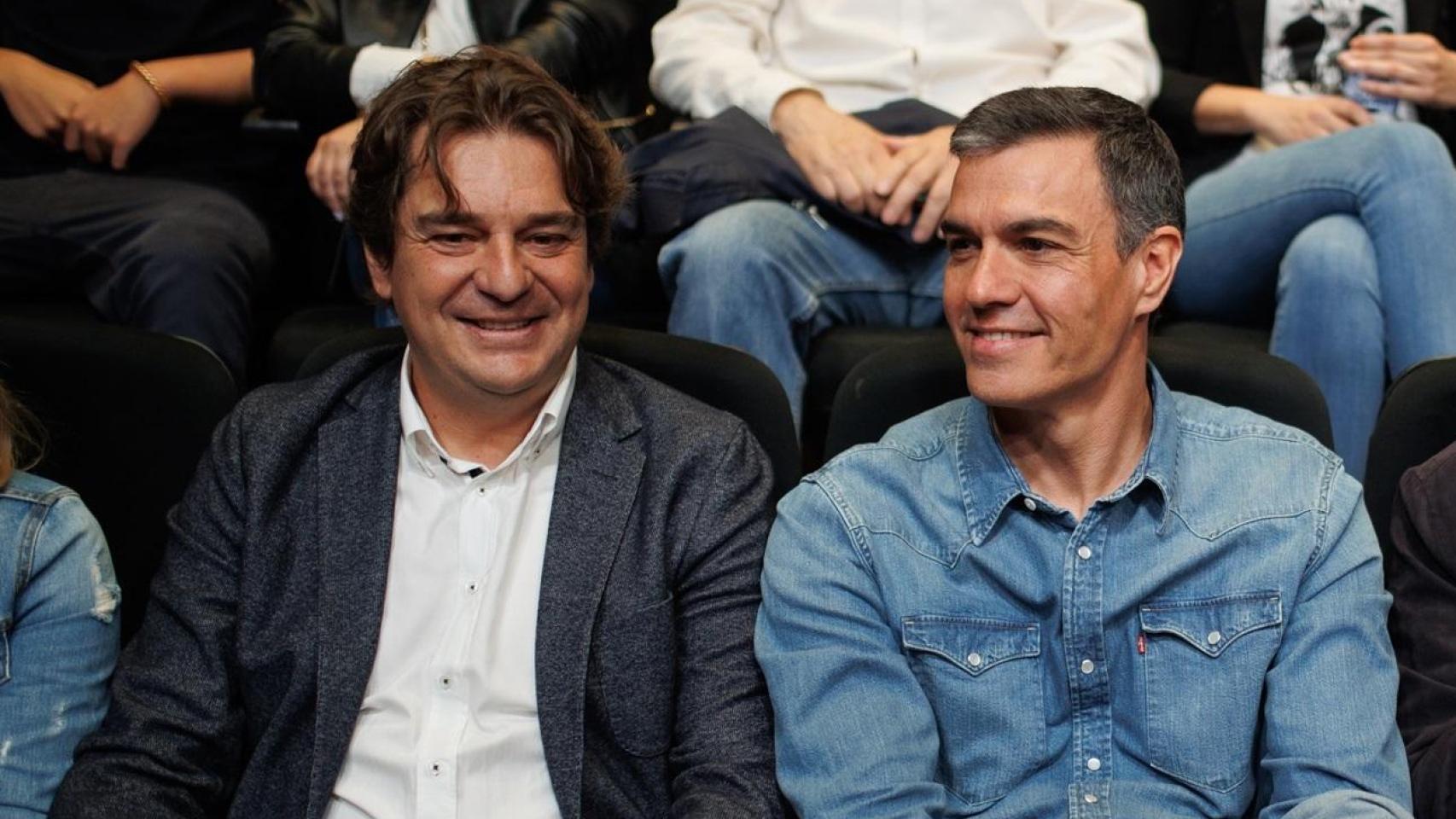 El alcalde de Fuenlabrada, Javier Ayala, y Pedro Sánchez, en un acto público.