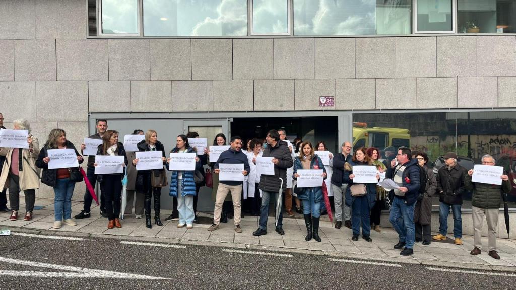 Protestas por la falta de personal en el centro de salud de la calle Cuba, en Vigo