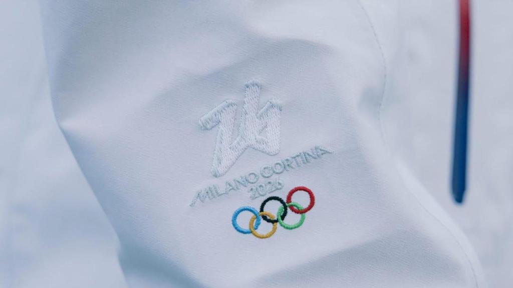 El logo de los Juegos Olímpicos de invierno en el uniforme de la selección de Islandia.