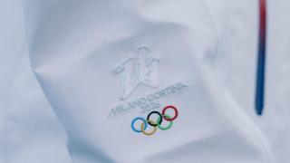 El logo de los Juegos Olímpicos de invierno en el uniforme de la selección de Islandia.