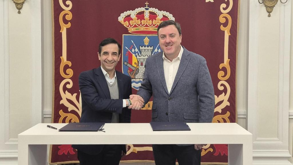 Imagen de la firma del convenio.