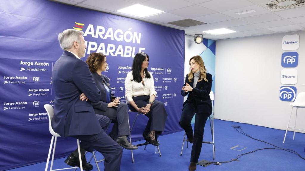 Jorge Azcón, junto a Emma Buj, Lorena Ordena y Natalia Chueca