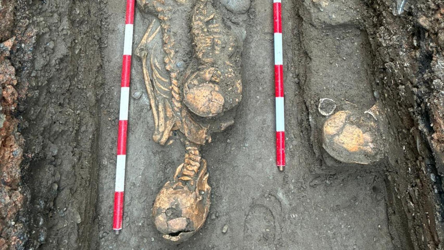 Imagen de una de las tumbas desenterradas en Estepona.