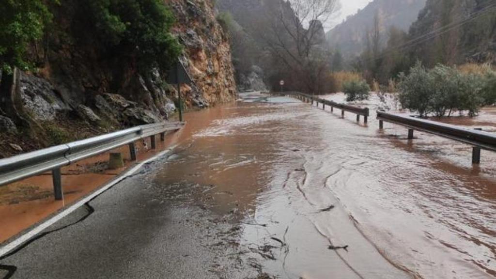 CM-3203 entre Ayna y El Pontarrón (Royo-Odrea).