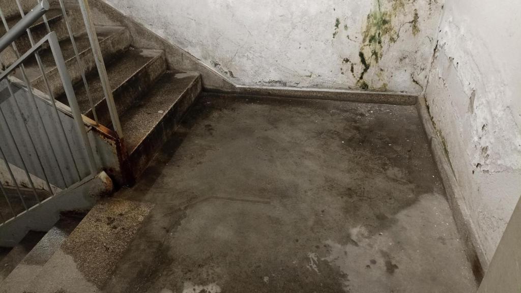 El parking de la plaza de la Constitución hace aguas: entre goteras y contratos caducados