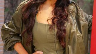 Selena Leo posa tras lanzar su nuevo single.