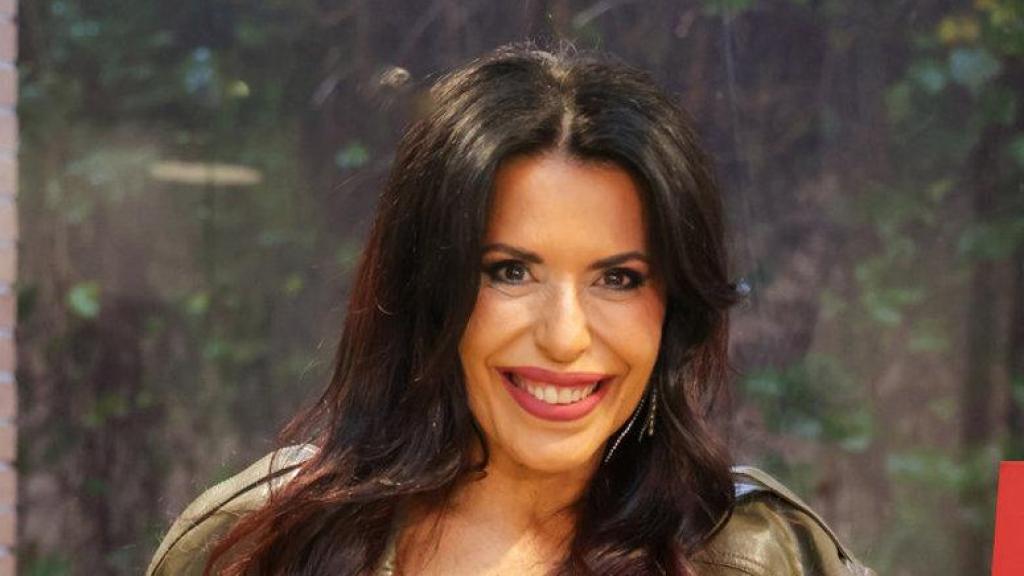 Selena Leo posa tras lanzar su nuevo single.