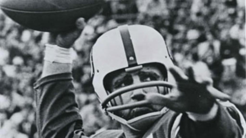 El jugador de fútbol americano Earl Morrall, durante un partido.