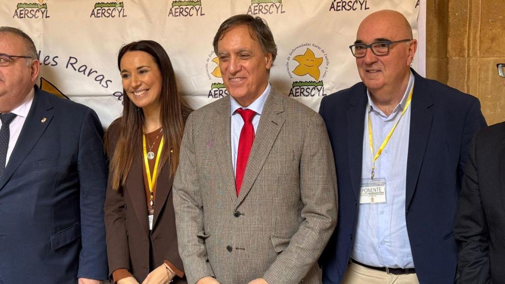 El alcalde de Salamanca en el inicio del encuentro.