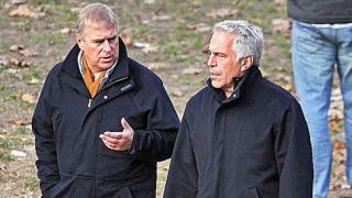 La foto del paseo del expríncipe Andrés y Epstein por