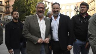 El presidente de las Cortes y candidato de Vox a las elecciones autonómicas del próximo 15 de marzo, Carlos Pollán, y el presidente de Vox, Santiago Abascal, en octubre de 2025 en Segovia