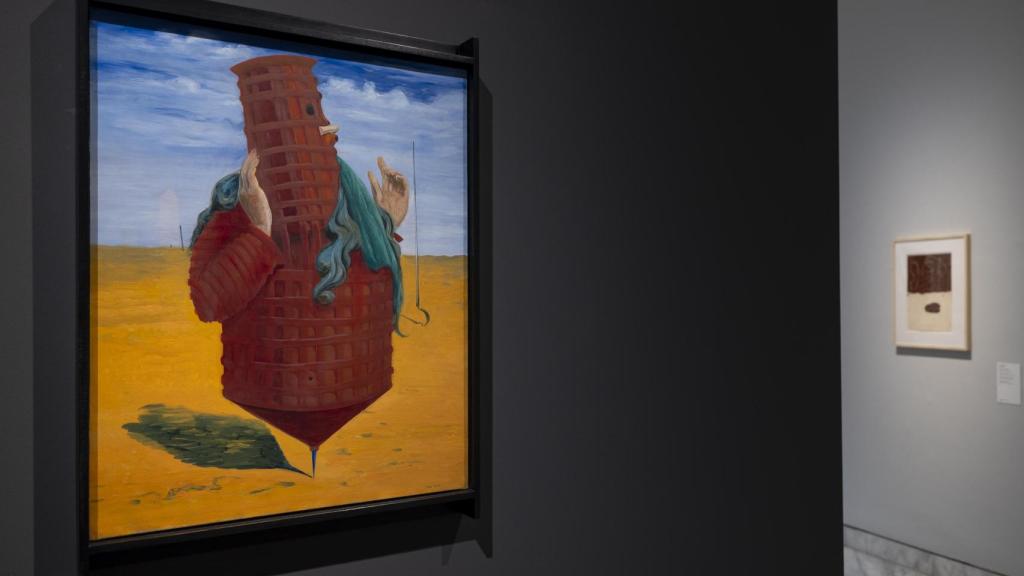 Vista de la exposición con 'Ubu Imperator' (1923), de Max Ernst. Foto: Miquel Coll / Museo Picasso Barcelona
