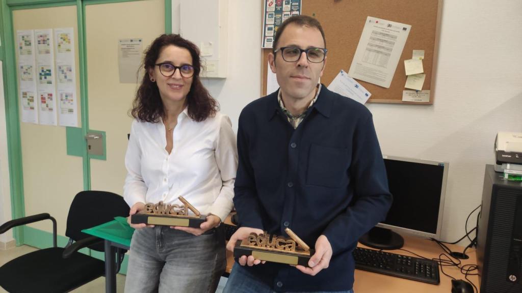 Fina Paulos, mejor profesora de la ESO de España  y Óscar Rey, mejor profesor de FP, en el IES Maximino Romero de Lema
