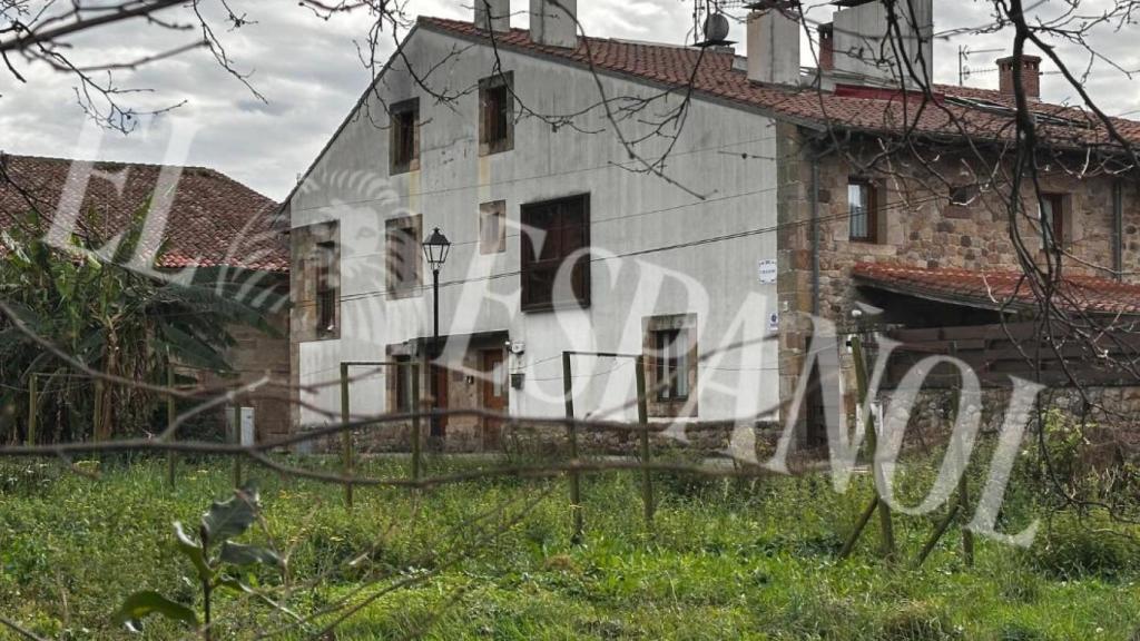 Fachada de la casona reconvertida en centro de menores no acompañados.