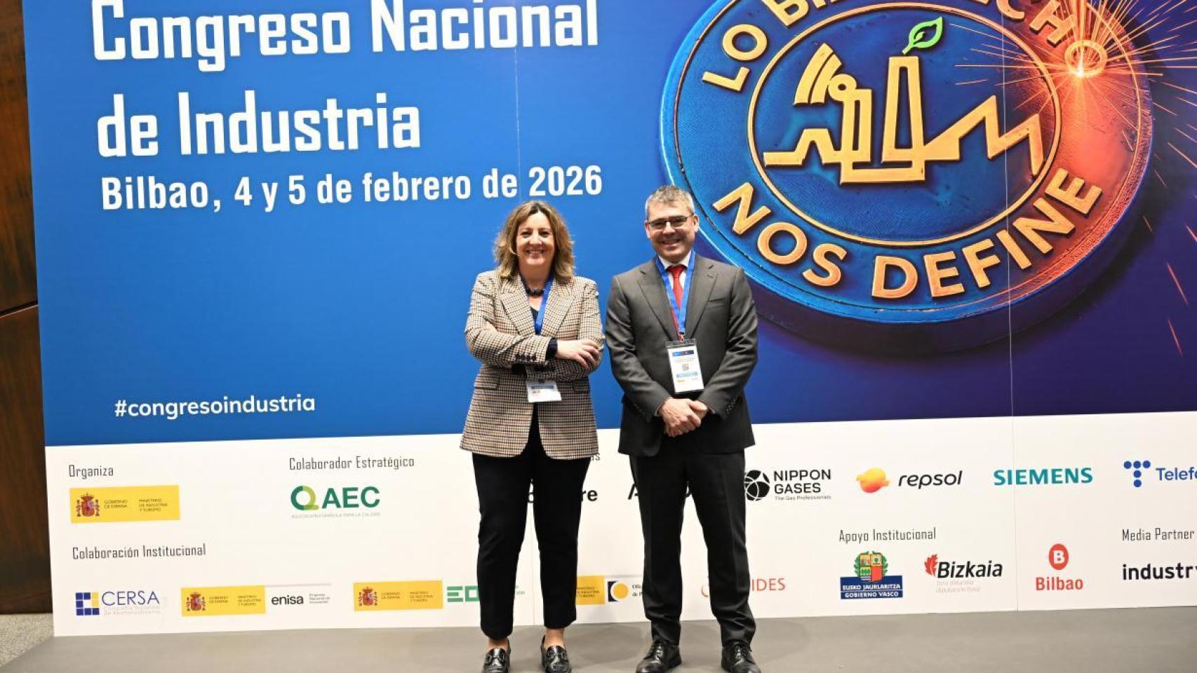 La consejera de Economía, Empresas y Empleo, Patricia Franco, y el director general de Empresas, Santiago Baeza, en el Congreso Nacional de Empleo.