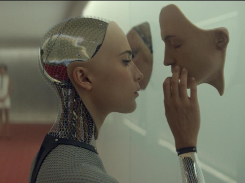 En la película 'Ex Machina' de 2014 se refleja el amor entre robots y humanos.