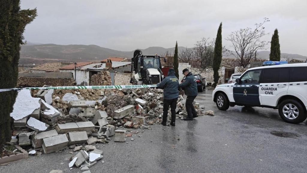 Herido grave al derrumbarse un muro de una vivienda en Puebla de Don Fadrique (Granada)