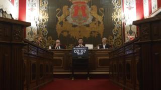 El alcalde Luis Barcala en el pleno de este jueves en Alicante.