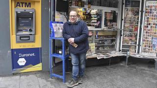 Rubén en su quiosco de Valladolid.