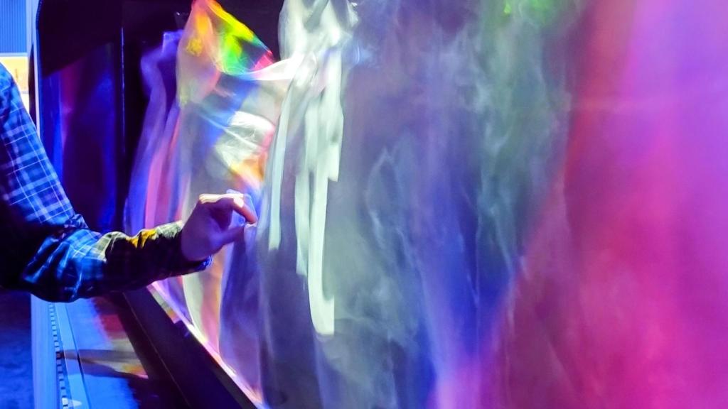 Pantallas flexibles que cambian de color al tocarlas (Epson).