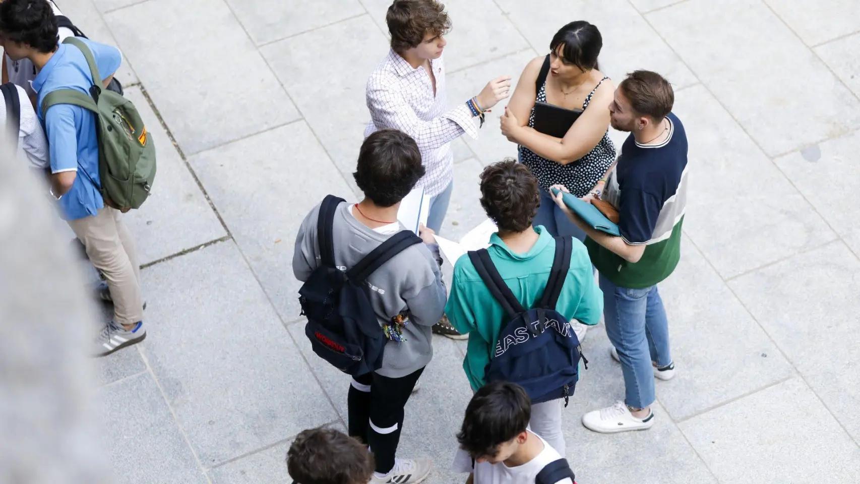 Estudiantes universitarios.