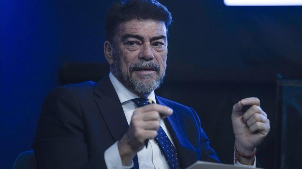 El alcalde de Alicante, Luis Barcala, durante la Mesa Redonda.