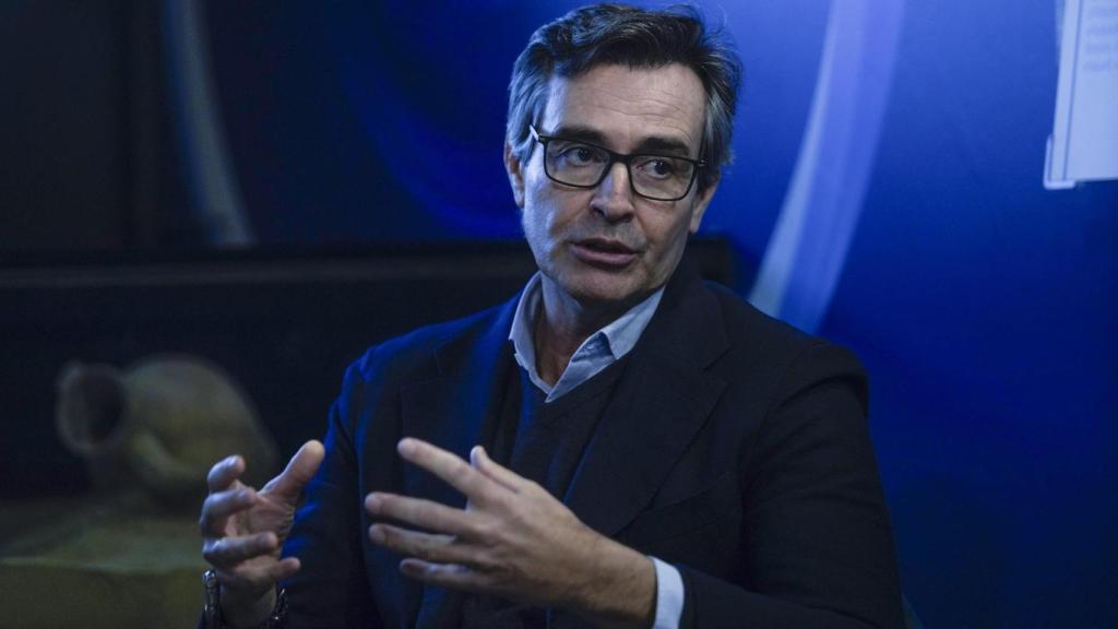 El director de Aguas de Alicante, Sergio Sánchez, explica el modelo sostenible de la empresa mixta.