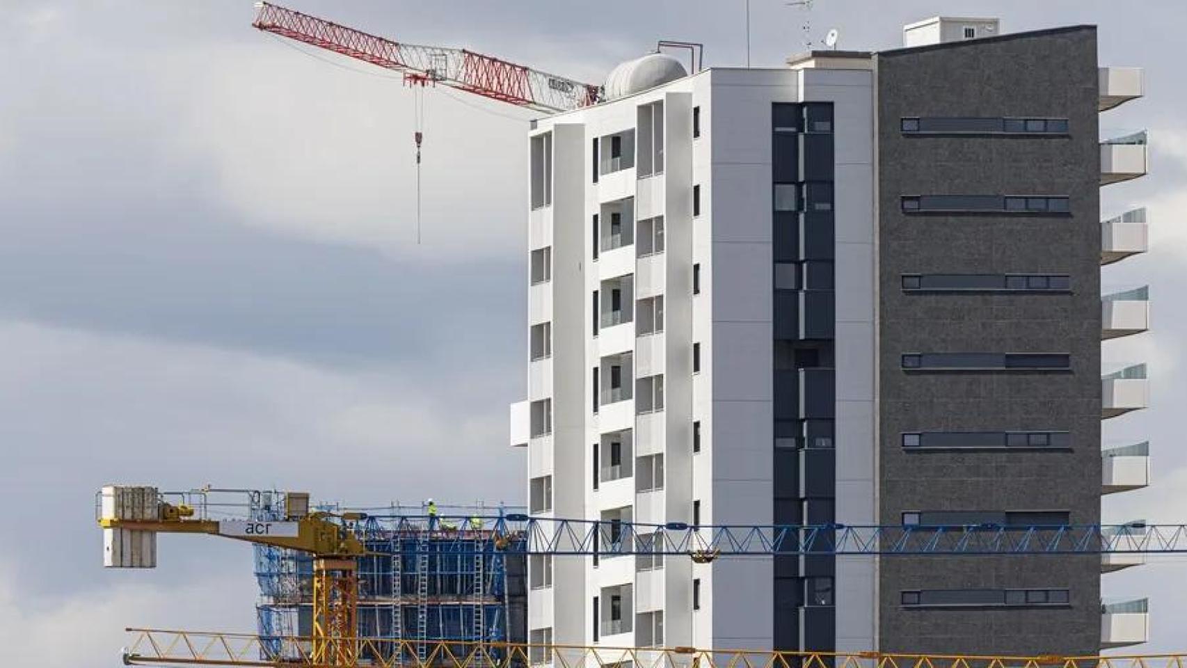 Vista de viviendas en construcción en Zaragoza.