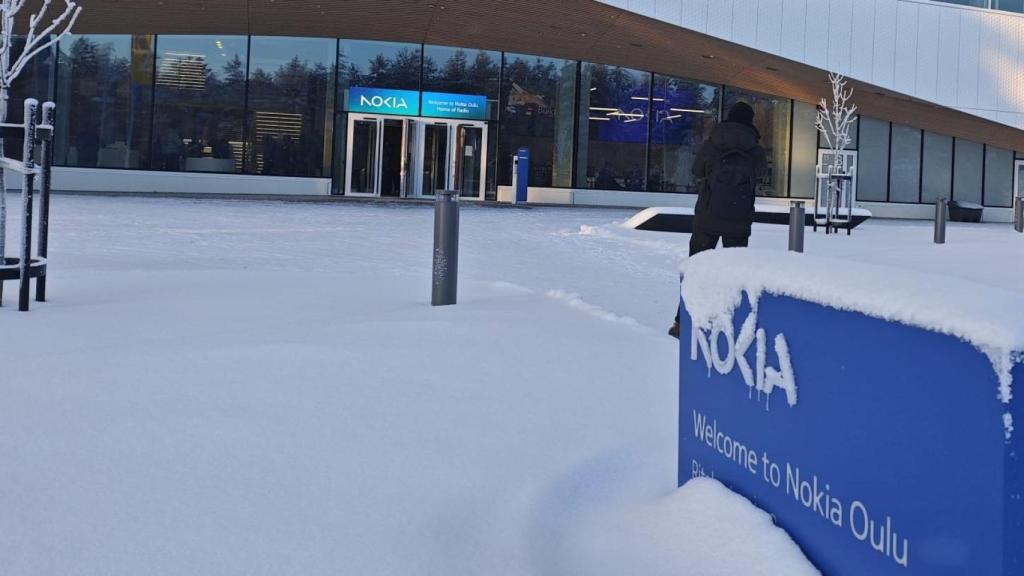 Exterior del campus de Nokia en Oulu (Finlandia).