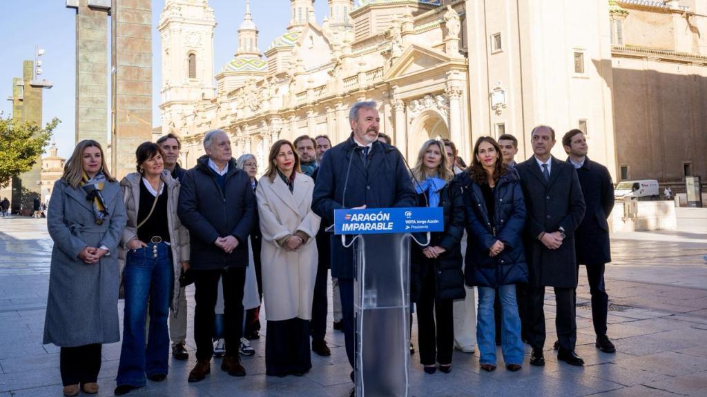Jorge Azcón este viernes en la plaza del Pilar.