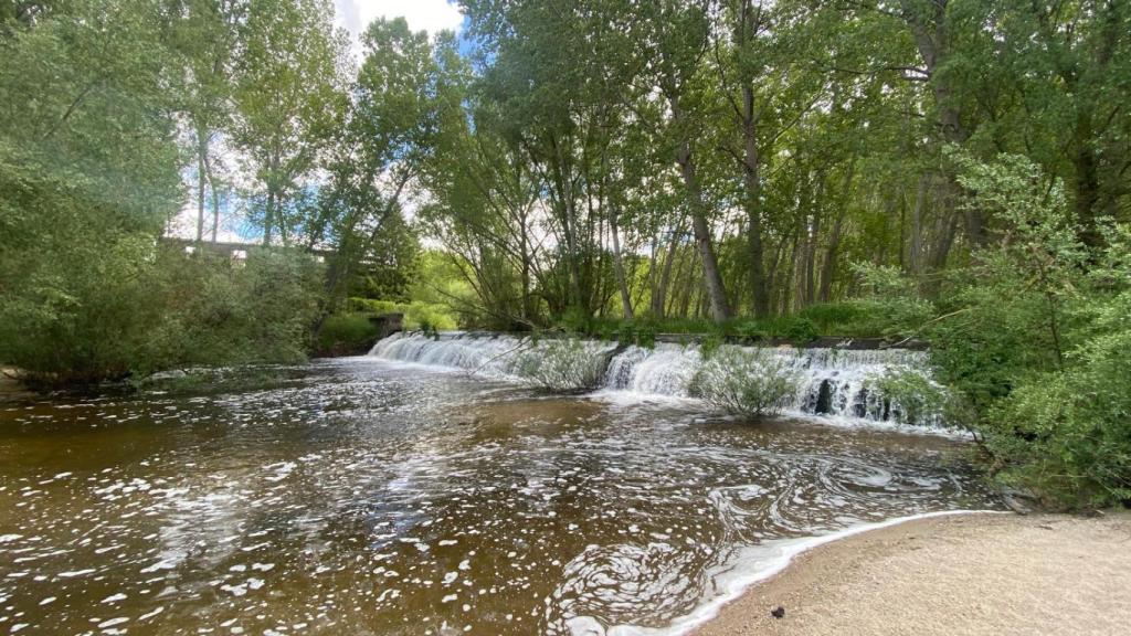 Imagen del azud antes de su derribo