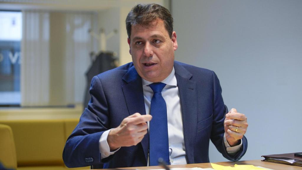 El presidente de la patronal alicantina, César Quintanilla, durante la entrevista.