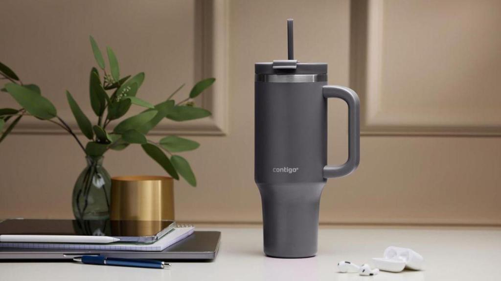 No es un termo Stanley, pero tiene la misma capacidad, mantiene las bebidas frías más tiempo y cuesta la mitad