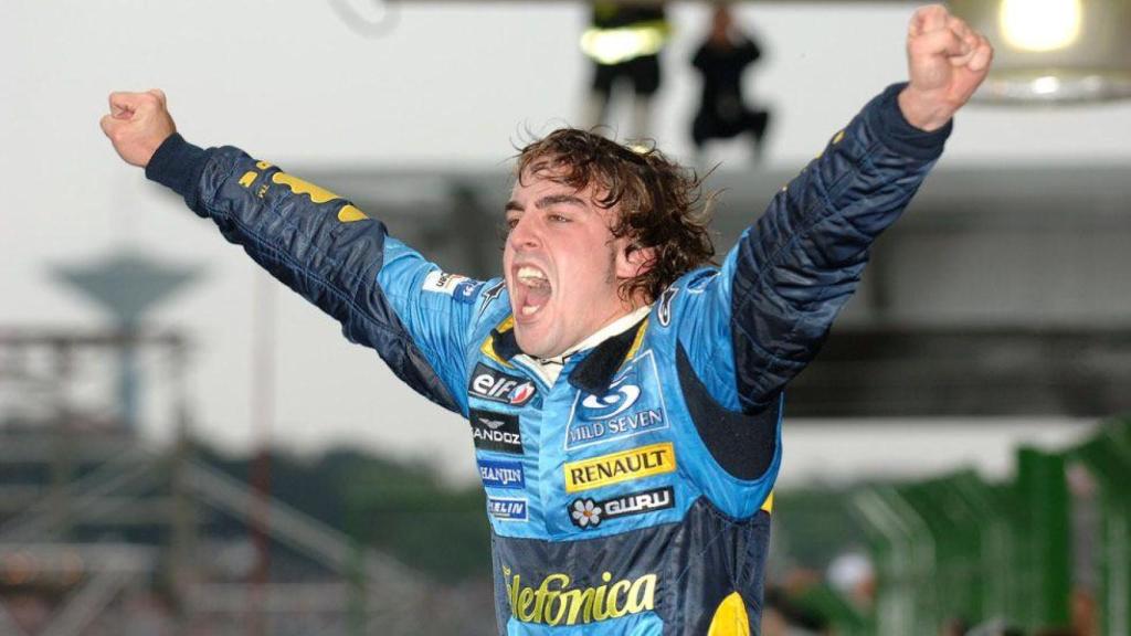 Fernando Alonso celebra su Mundial de 2005.