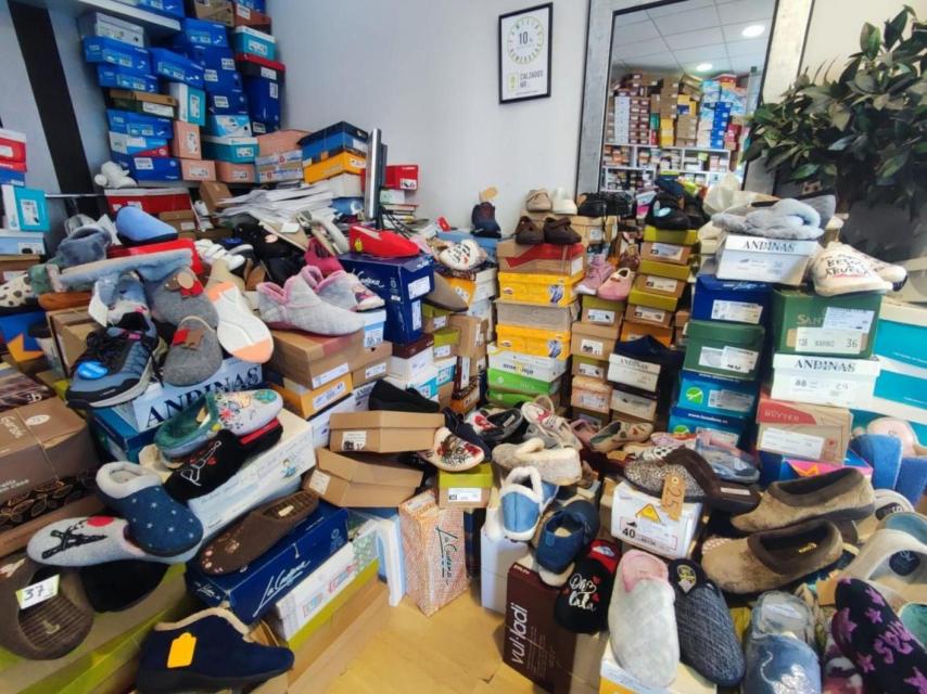 Acumulación de calzada y cajas en el interior de MR.